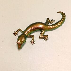 Handcrafted resin lizard